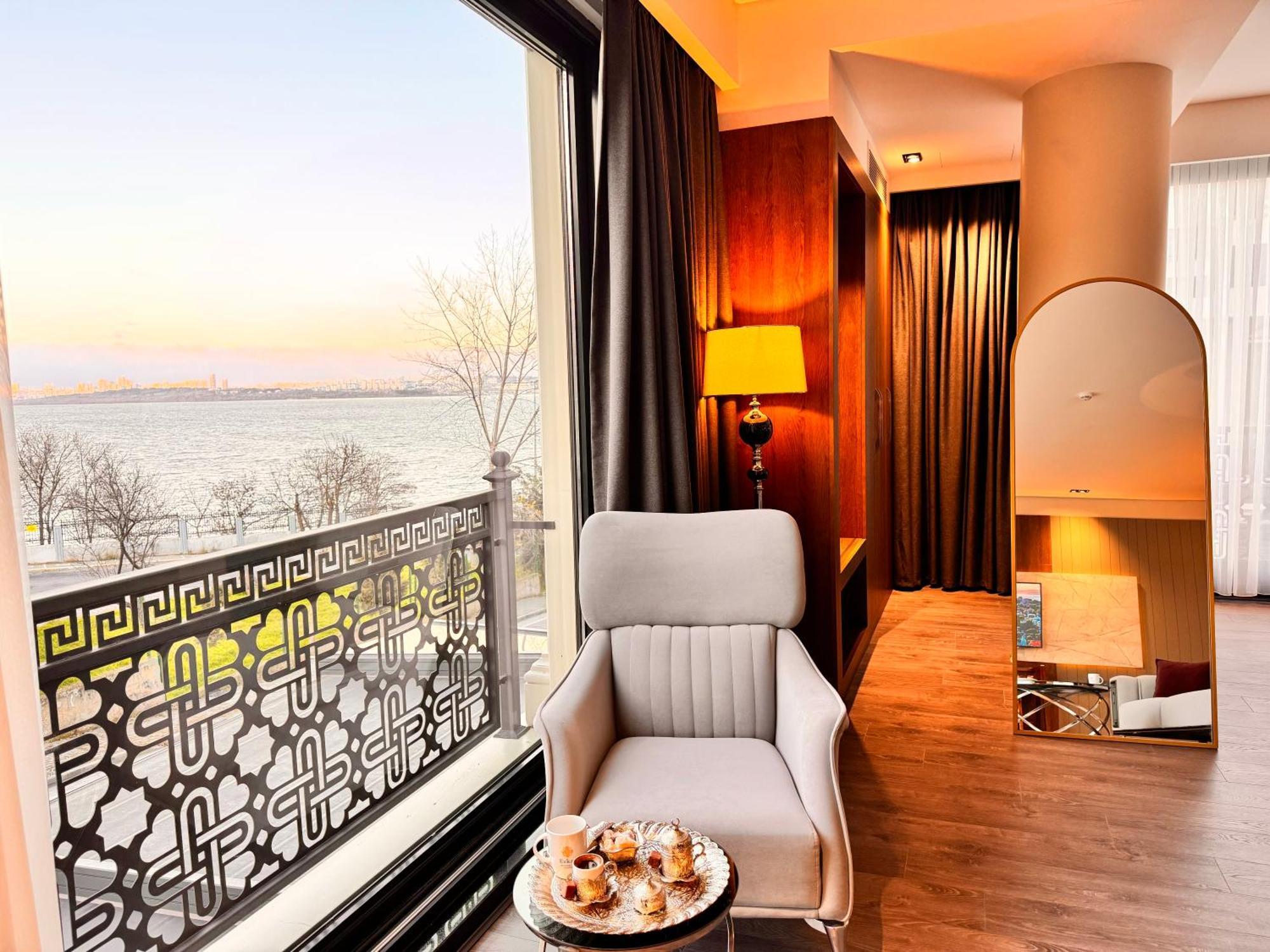 Ezkar Bathonea Art Hotel Istanboel